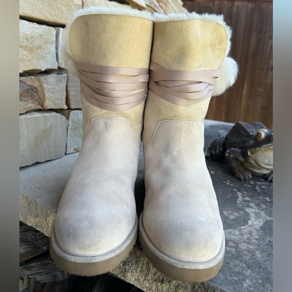 UGG Australia Brita cream boot in suede & sheepskin with fluffy Pom-Pom Sz-10. R - Picture 4 of 16